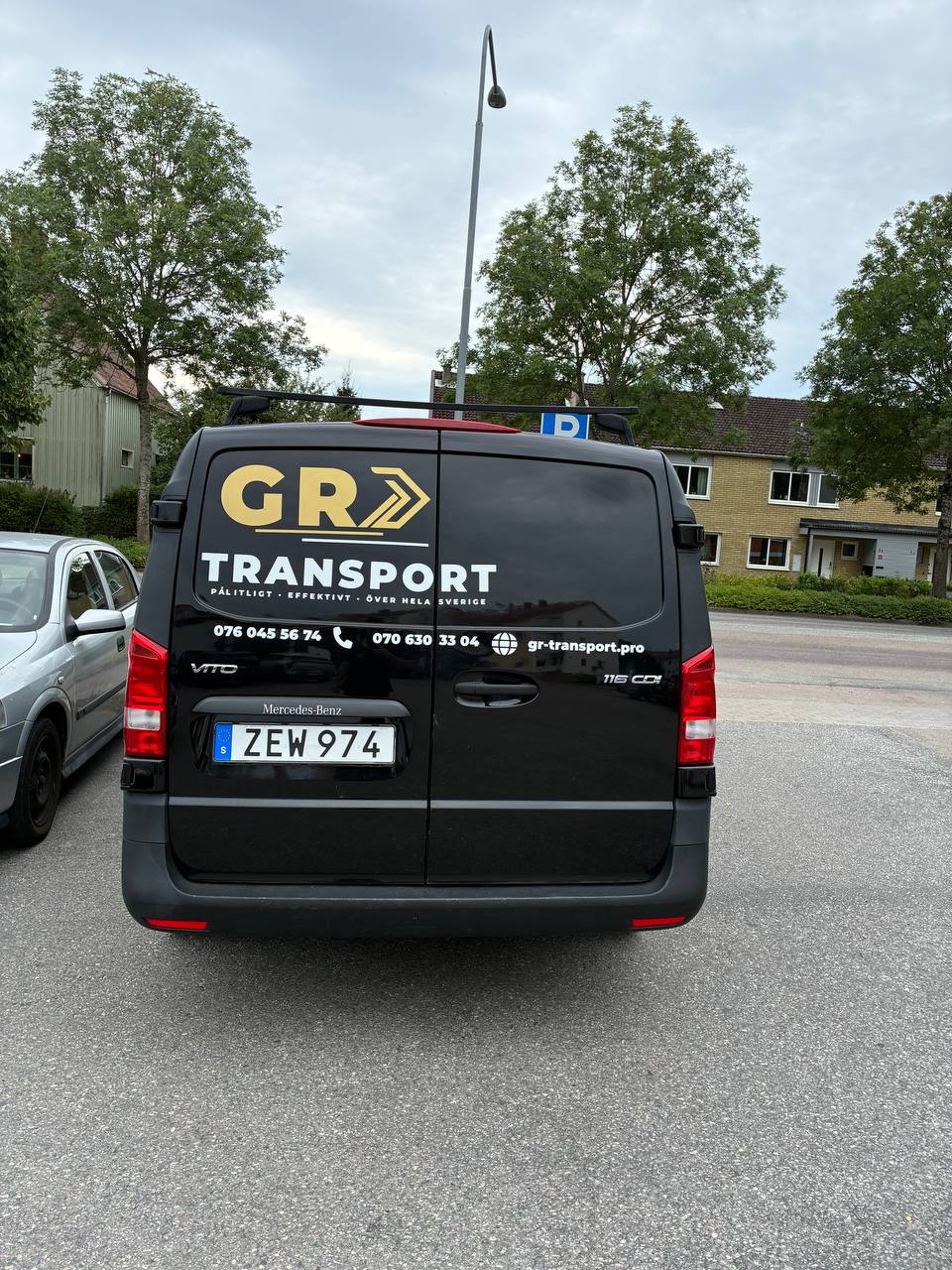 GR Transport — fordon med logotyp